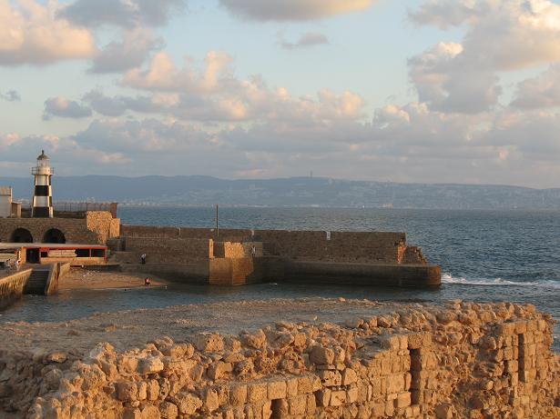 בורג' סנג'ק והמגדלור על רקע הכרמל