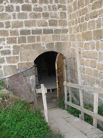 פתח המנהרה אל החפיר הצפוני