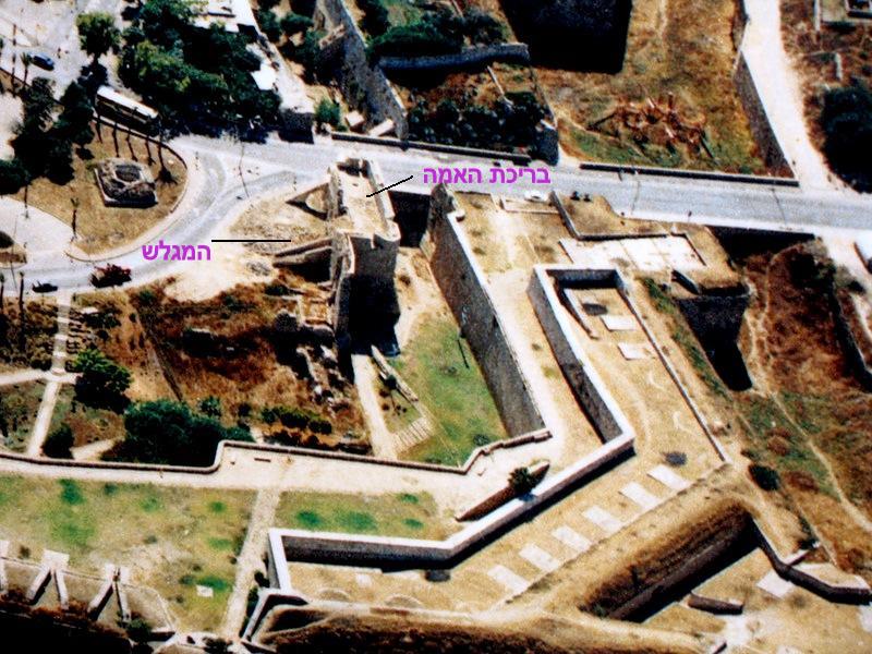 תצלום אויר של קטע החומות הצפוני בעכו העתיקה