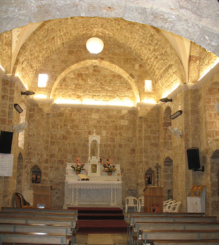 הכנסייה המרוניטית מוארת באור טבעי