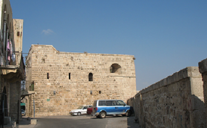 בורג' אל-סולטן: מראה מדרום. מימין חומת דאהר אל עומר